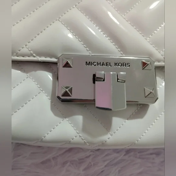 Host Pick✨Micheal Kors Peyton MED shoulder flap optic white bag NewW/Defects - Picture 14 of 17